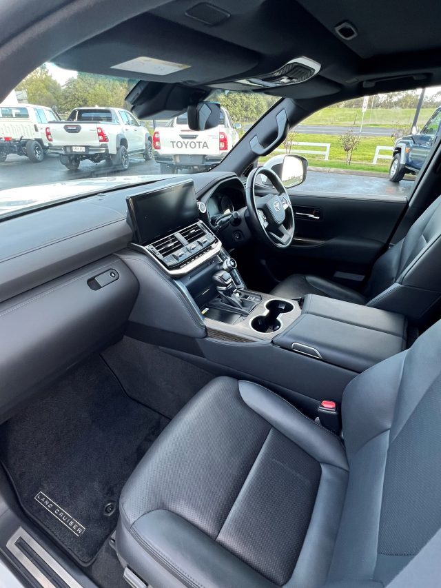 Landcruiser Wagon VX - Image 16
