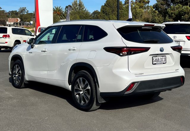 2024 Kluger GXL Hybrid - Image 9