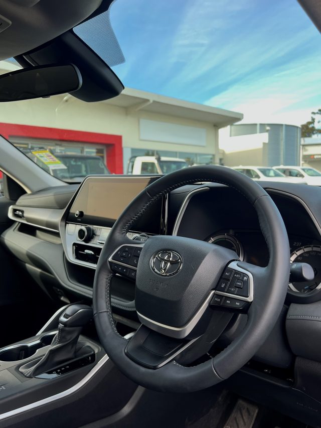2024 Kluger GXL Hybrid - Image 11