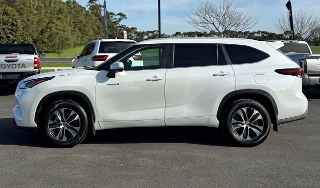 2024 Kluger GXL Hybrid - Image 10