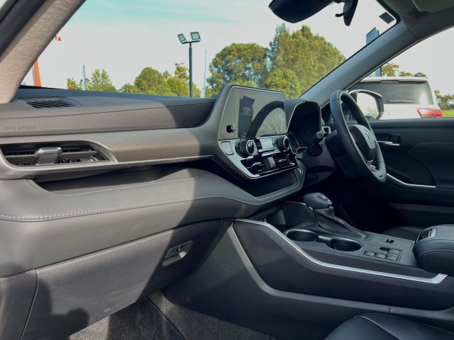 2024 Kluger GXL Hybrid - Image 14