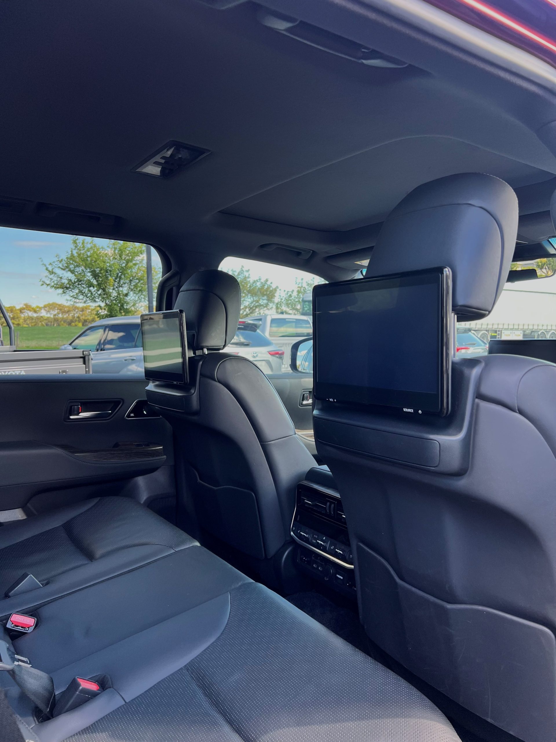 2023 LandCruiser 300 Series Sahara - Image 17