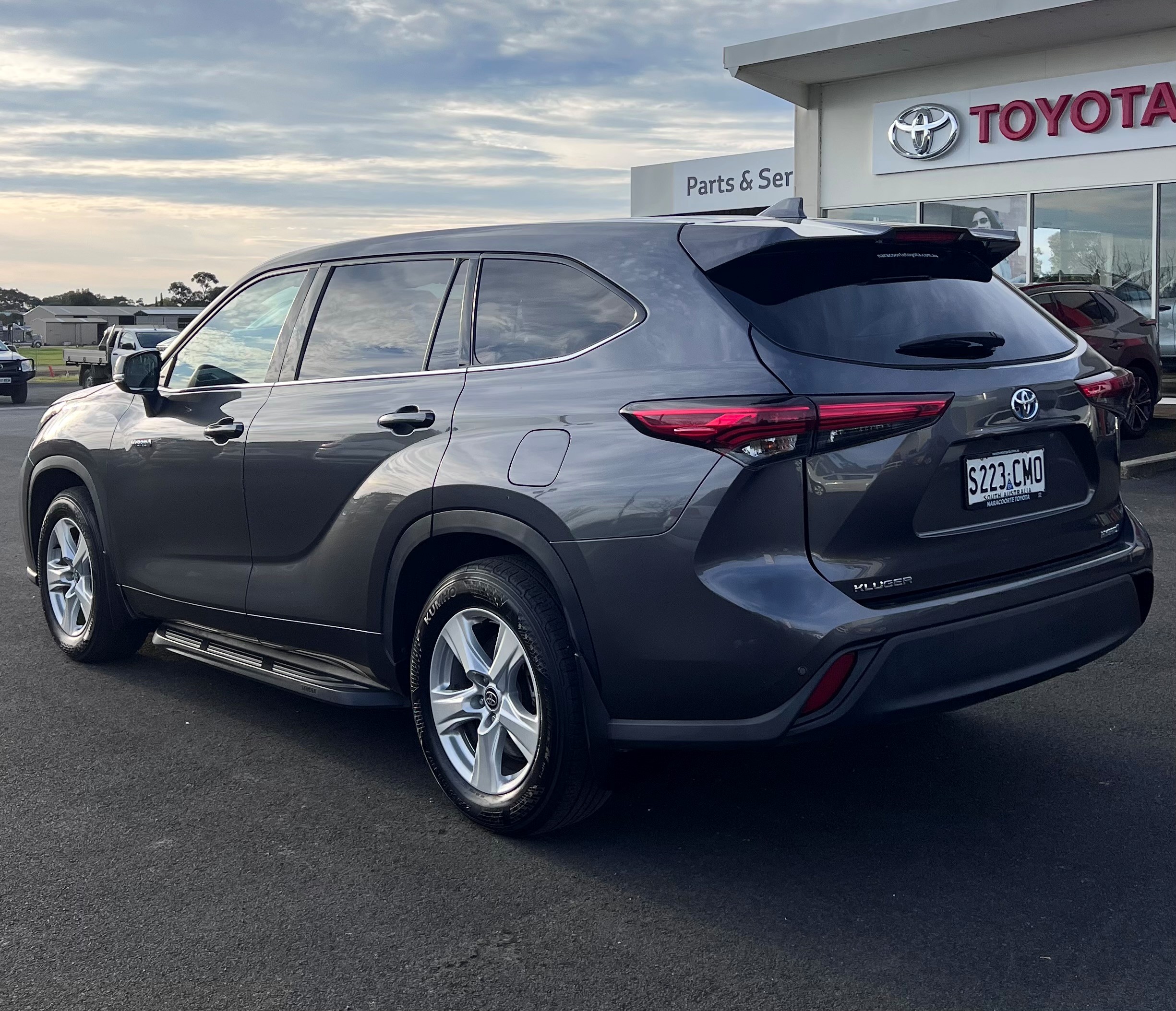 2021 Kluger Hybrid GX AWD - Image 5