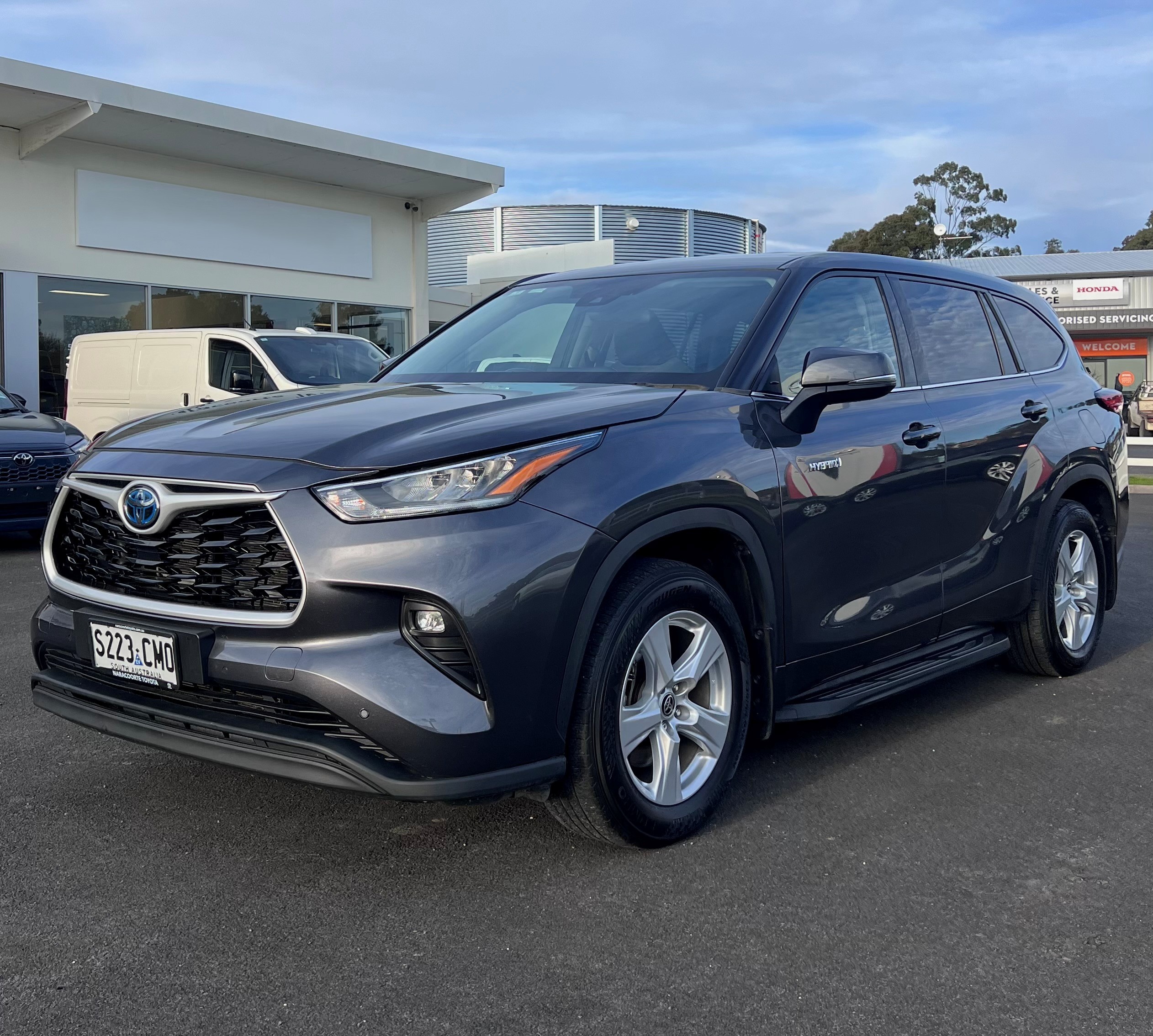 2021 Kluger Hybrid GX AWD - Image 3