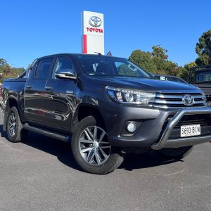2016 TOYOTA HILUX 4X4 SR5