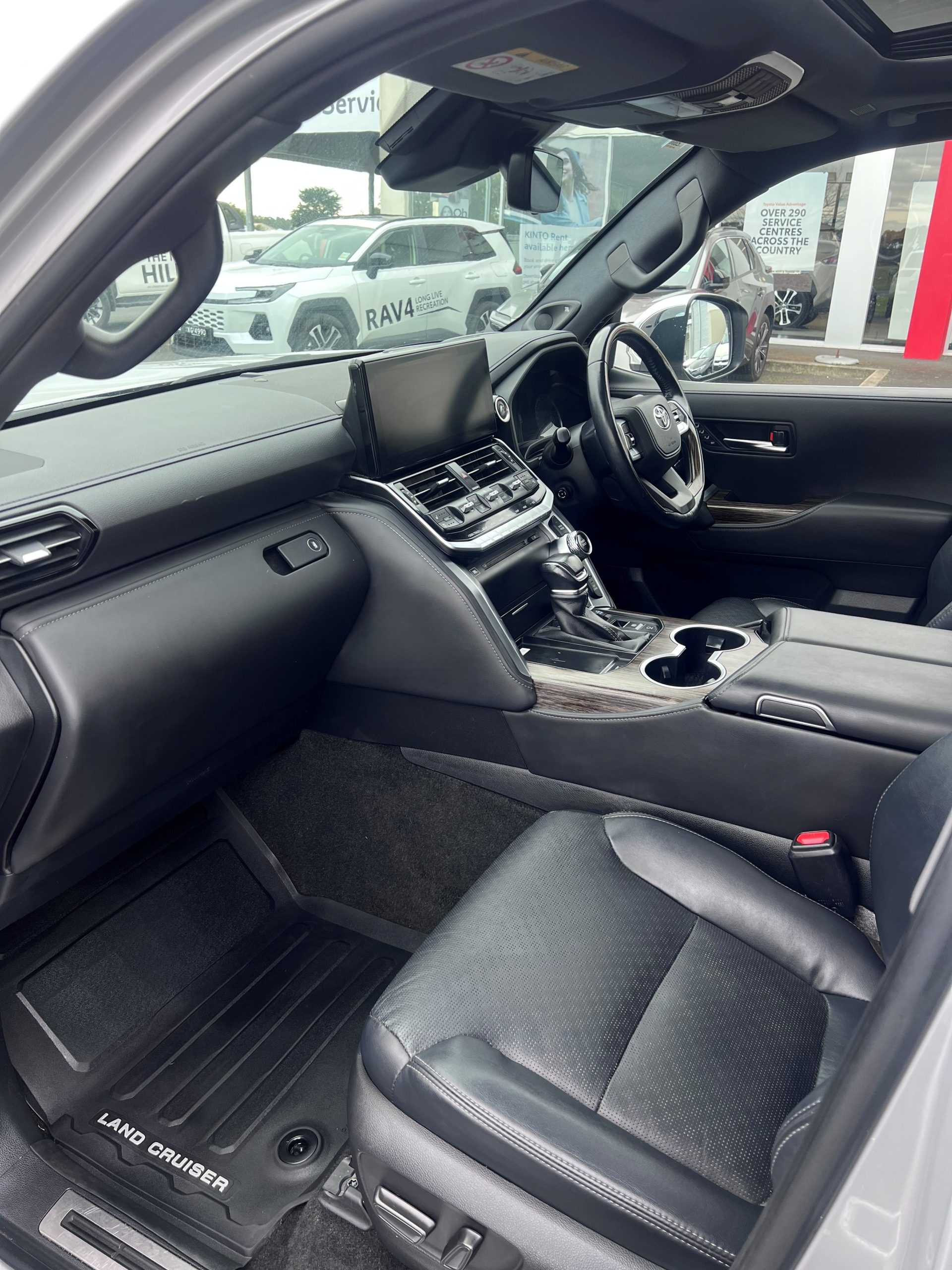 2022 Landcruiser Sahara - Image 11