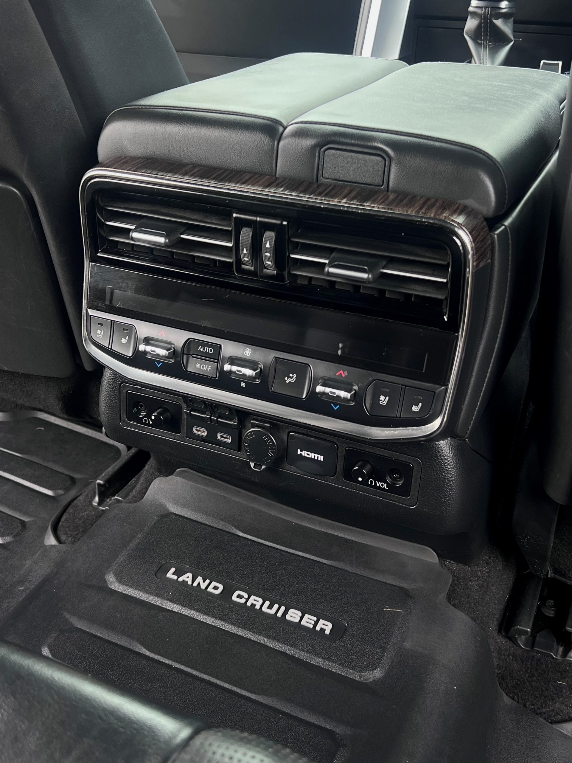 2022 Landcruiser Sahara - Image 23