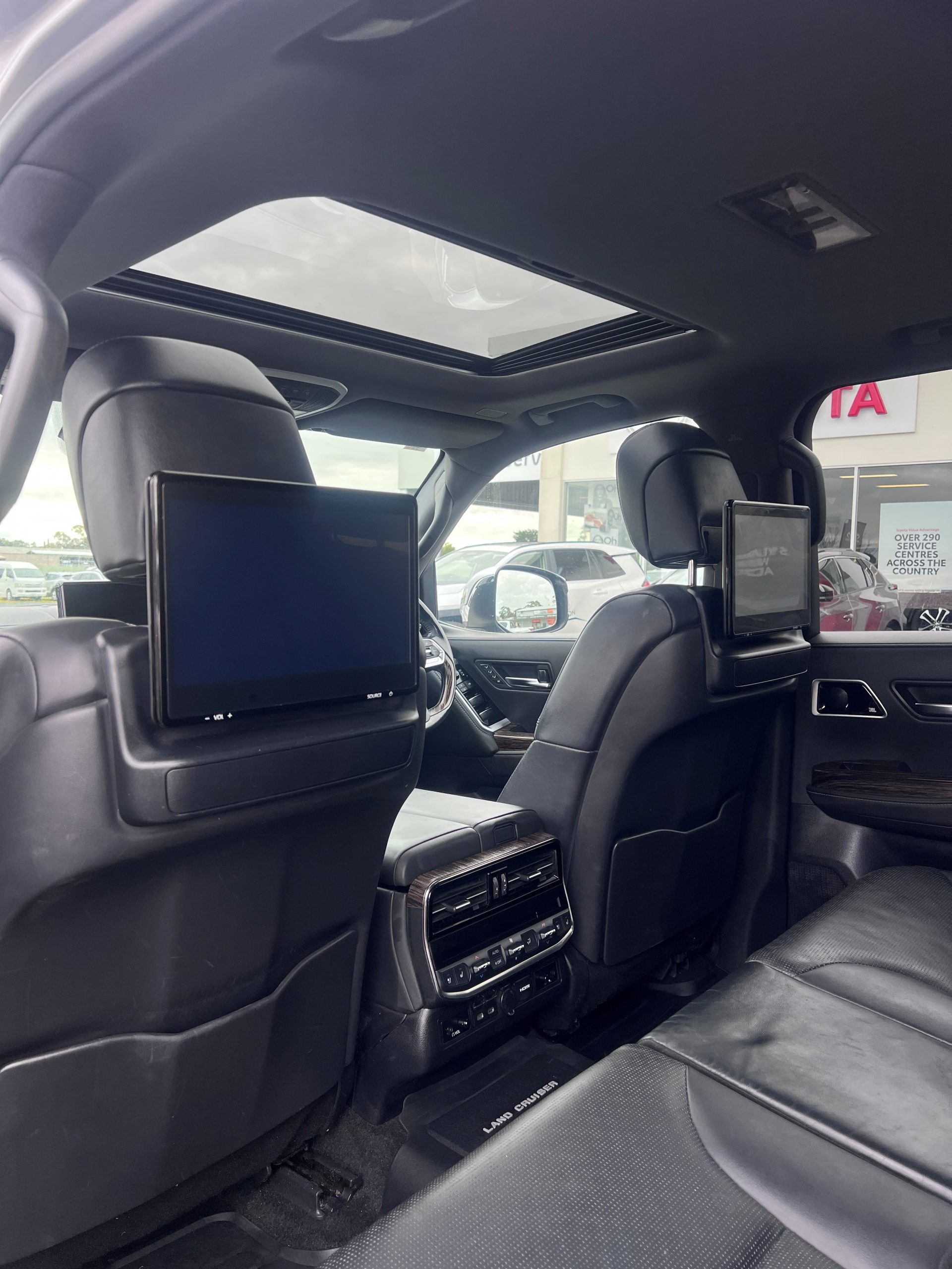 2022 Landcruiser Sahara - Image 22