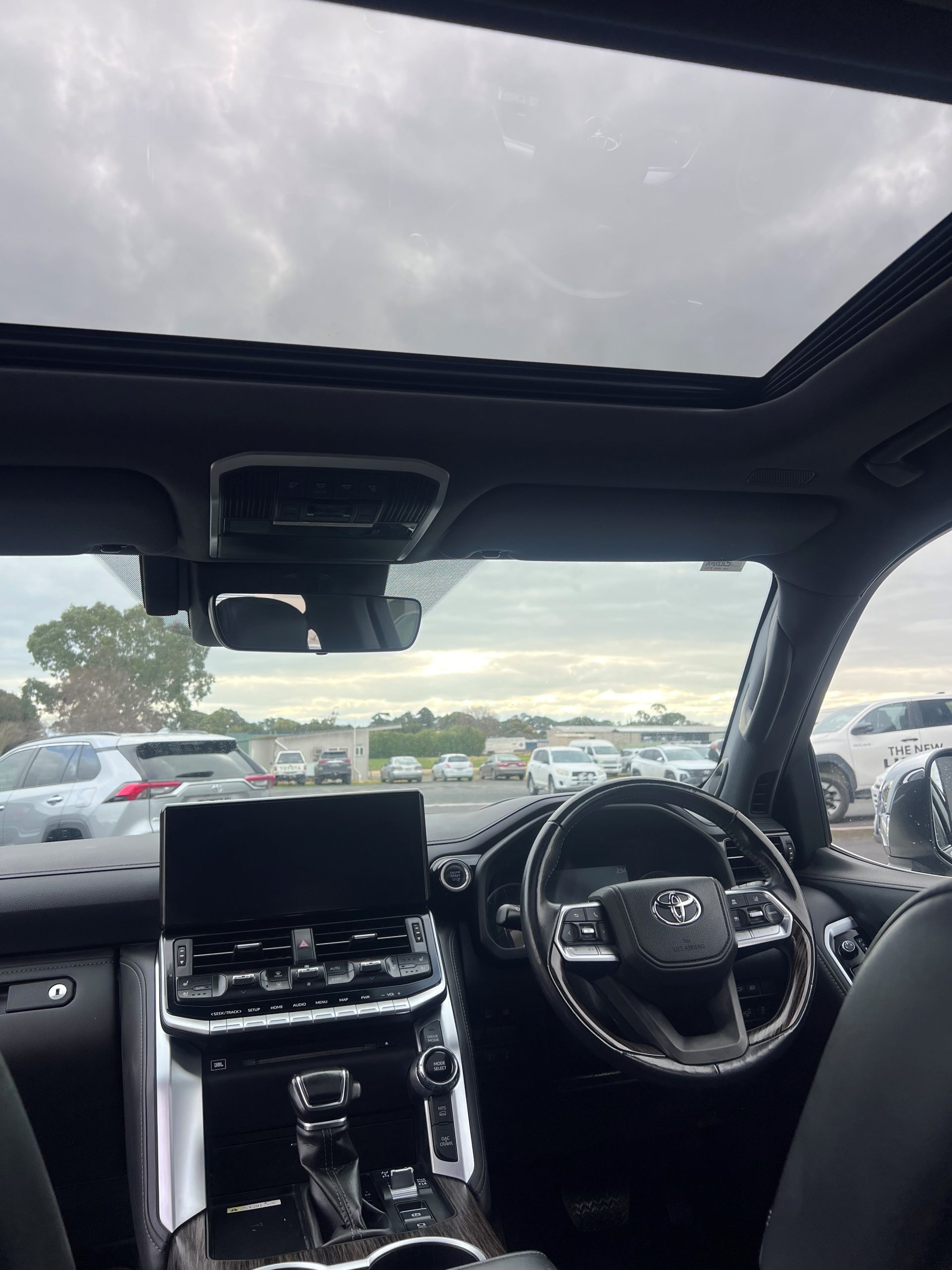 2022 Landcruiser Sahara - Image 10