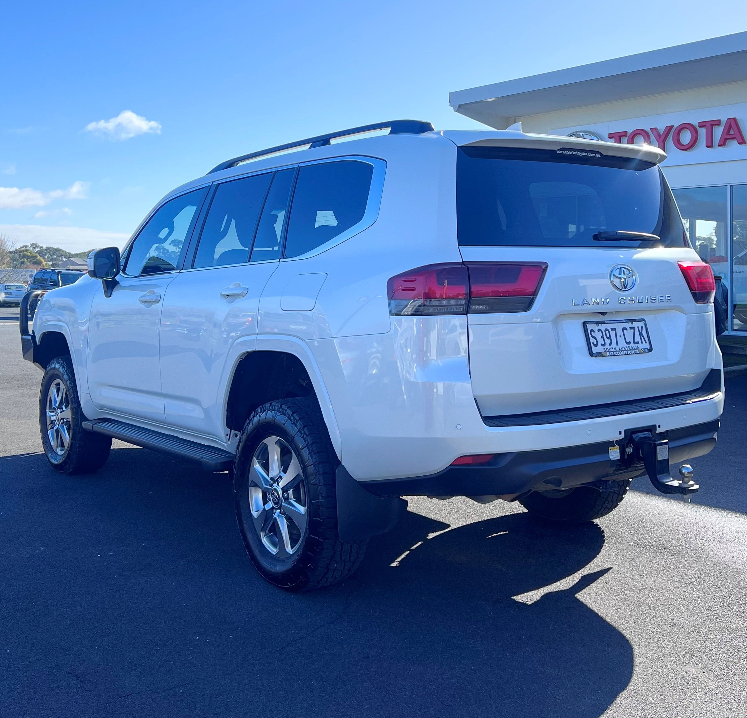2022 Landcruiser 300 VX - Image 5