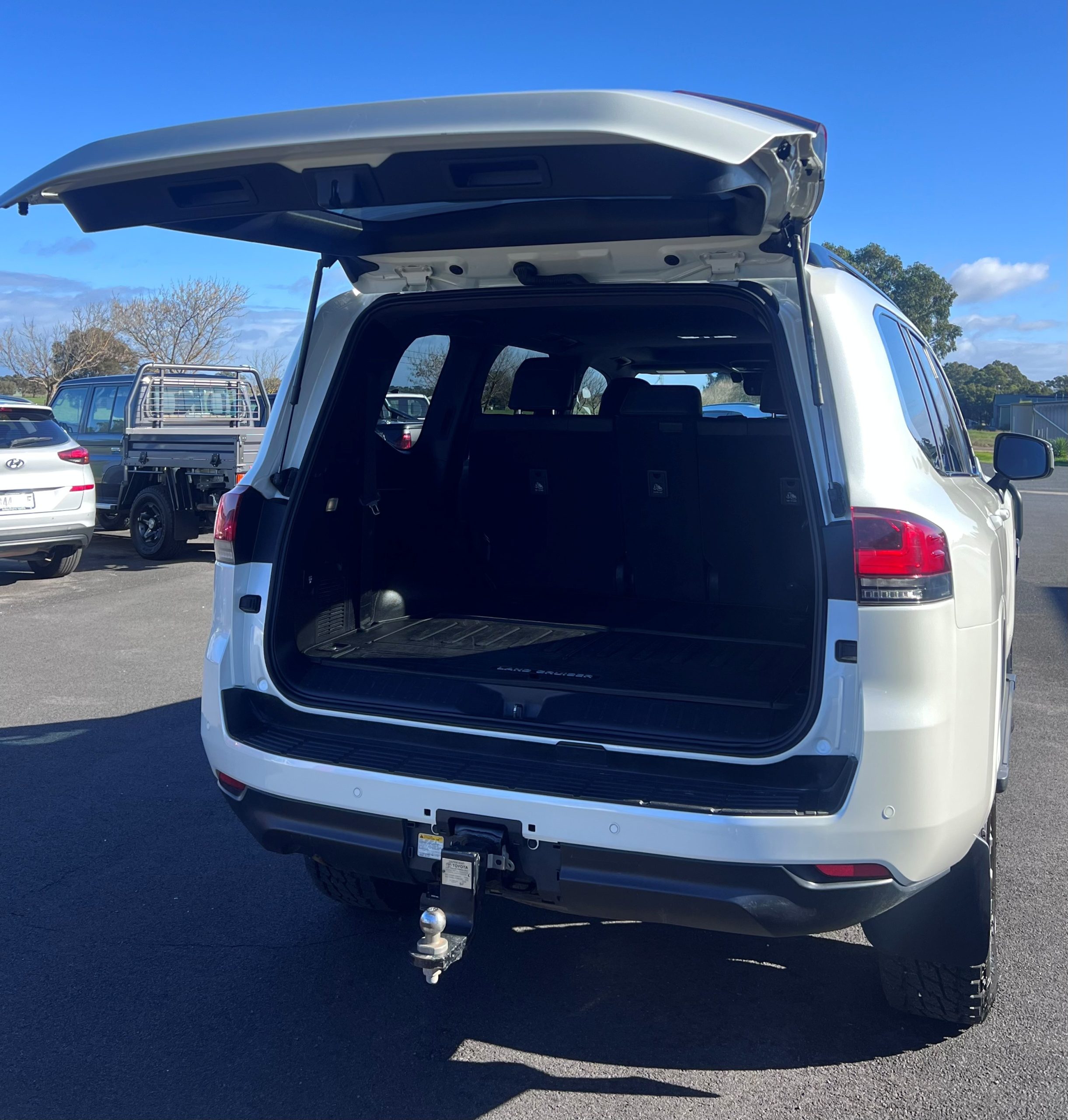 2022 Landcruiser 300 VX - Image 7