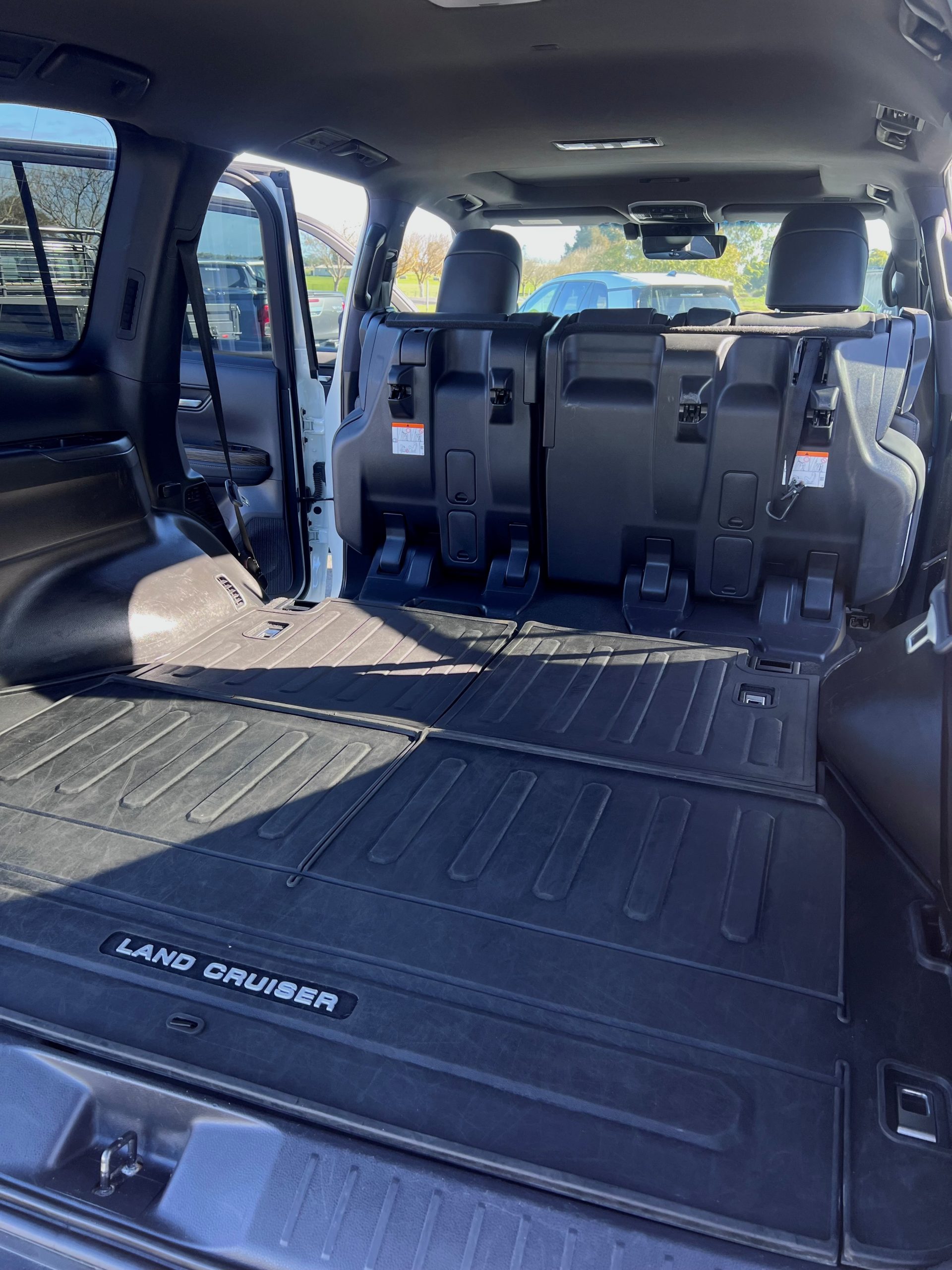 2022 Landcruiser 300 VX - Image 8