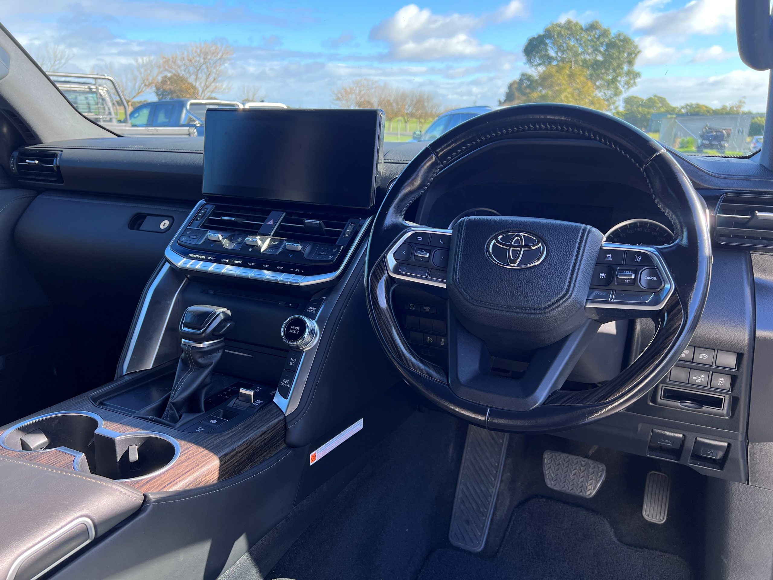 2022 Landcruiser 300 VX - Image 11