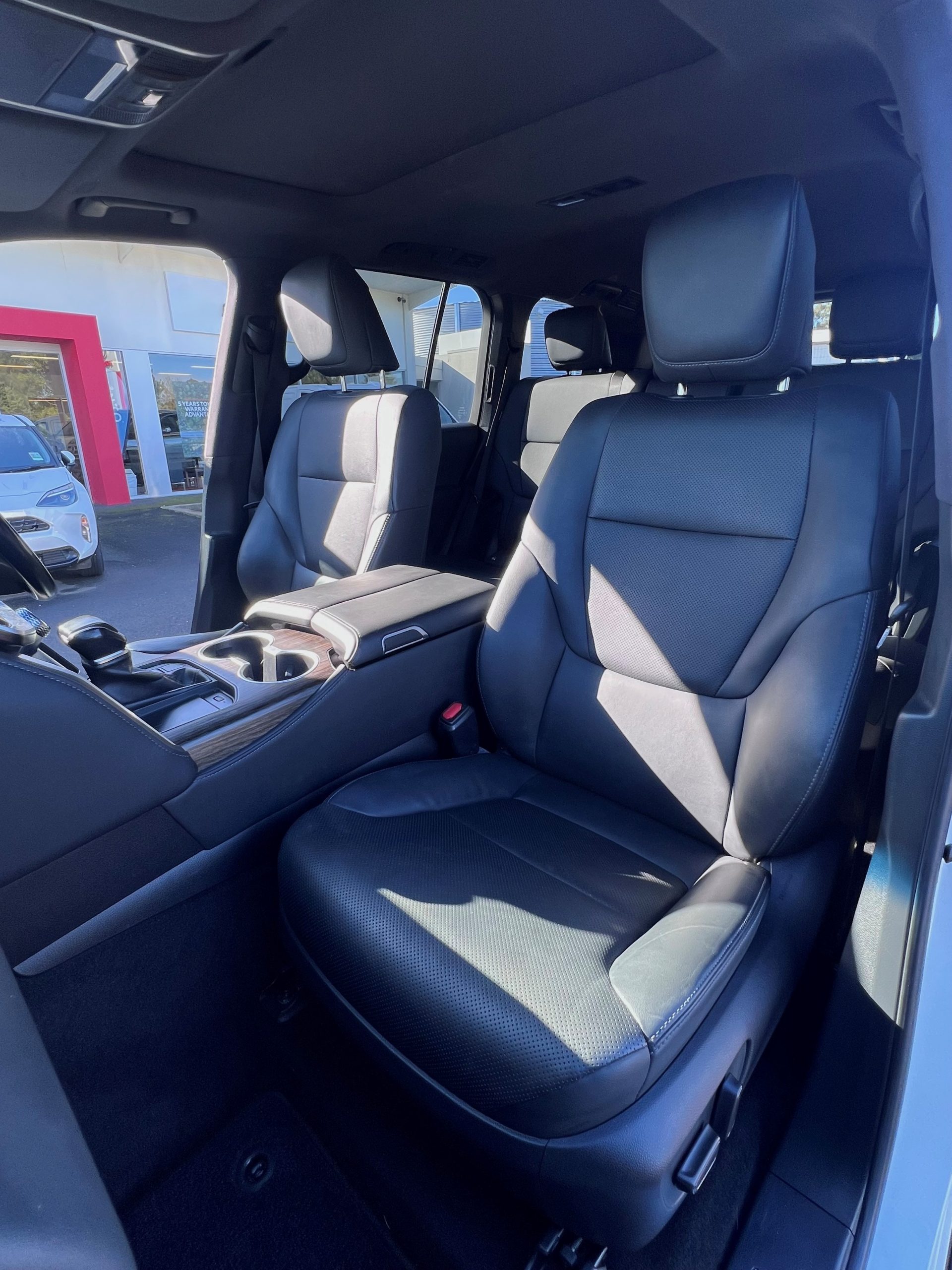 2022 Landcruiser 300 VX - Image 19