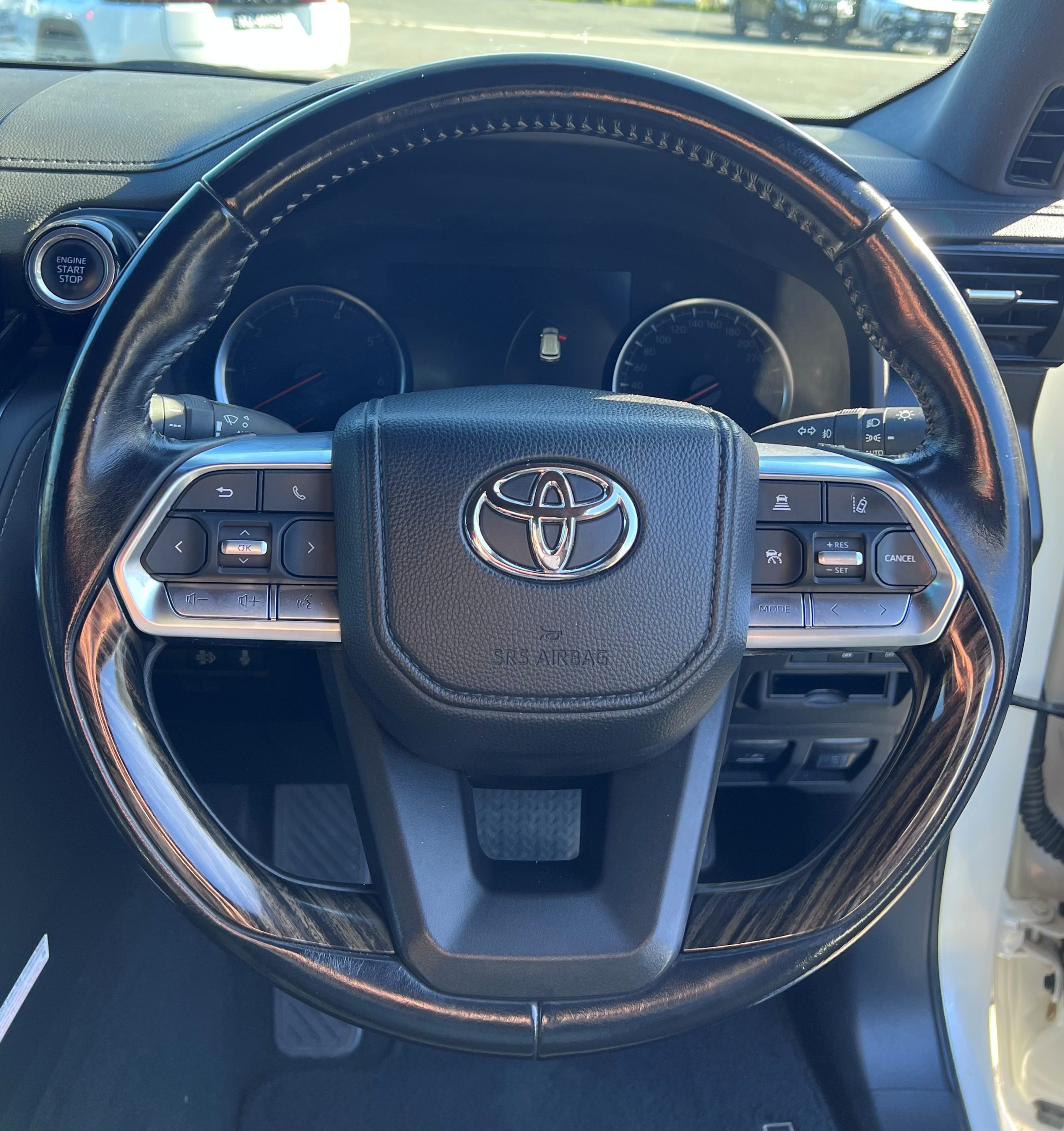 2022 Landcruiser 300 VX - Image 12