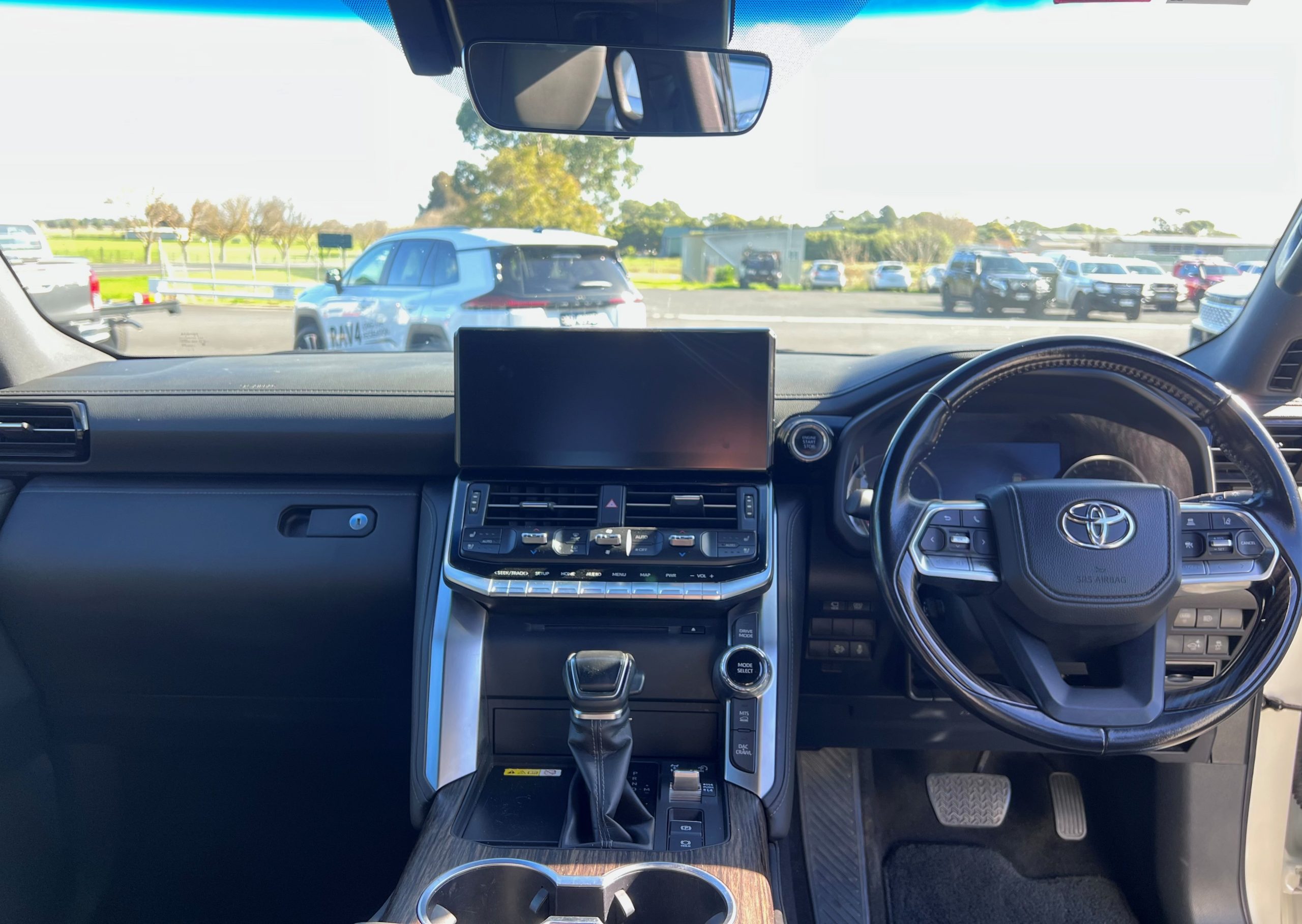 2022 Landcruiser 300 VX - Image 14