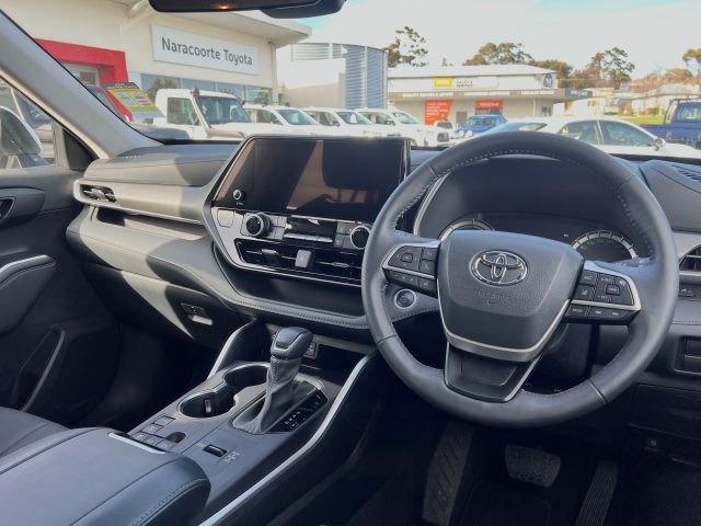 2024 Kluger GXL Hybrid - Image 12