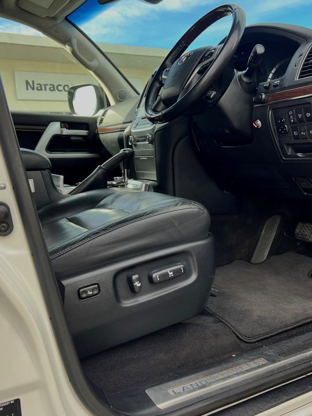 Landcruiser Wagon Sahara - Image 27