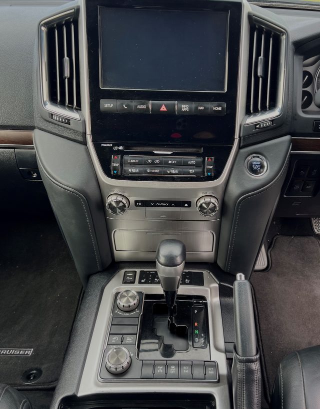 Landcruiser Wagon Sahara - Image 15