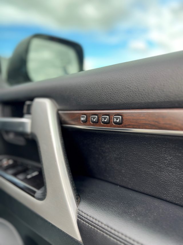 Landcruiser Wagon Sahara - Image 29