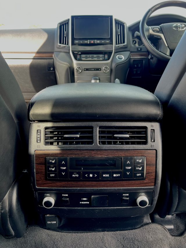 Landcruiser Wagon Sahara - Image 21