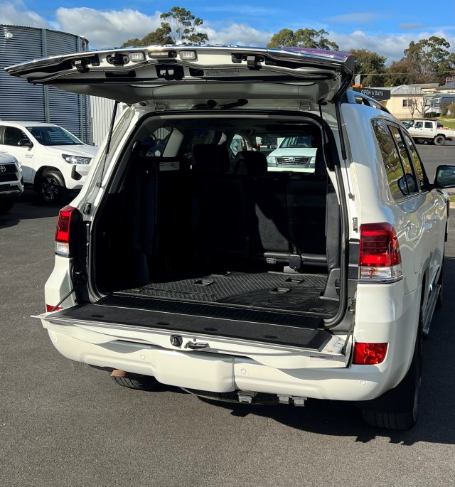 Landcruiser Wagon Sahara - Image 8
