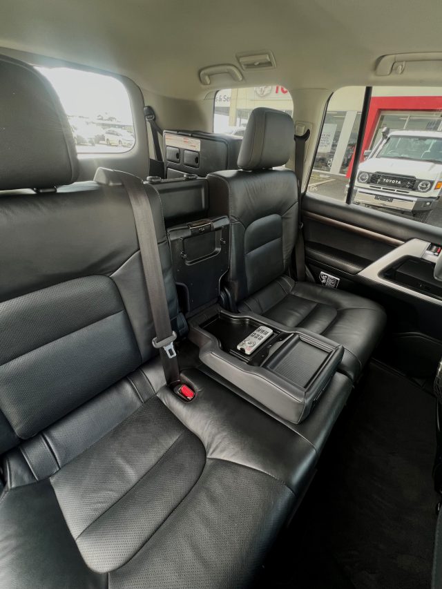 Landcruiser Wagon Sahara - Image 24